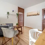 Cosy 2 Bed Flat In Naujamiestis *