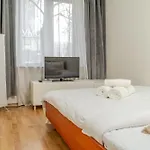 Cosy 2 Bed Flat In Naujamiestis *