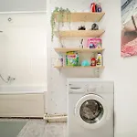 Cosy 2 Bed Flat In Naujamiestis *