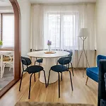 Cosy 2 Bed Flat In Naujamiestis *