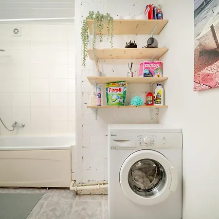 Cosy 2 Bed Flat In Naujamiestis *