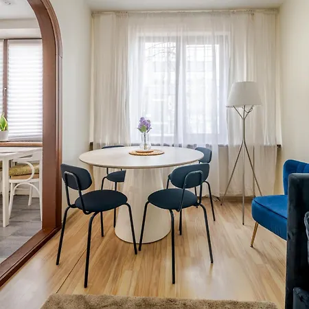 Cosy 2 Bed Flat In Naujamiestis *