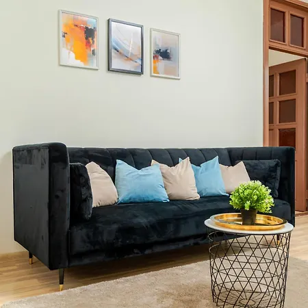 Cosy 2 Bed Flat In Naujamiestis *