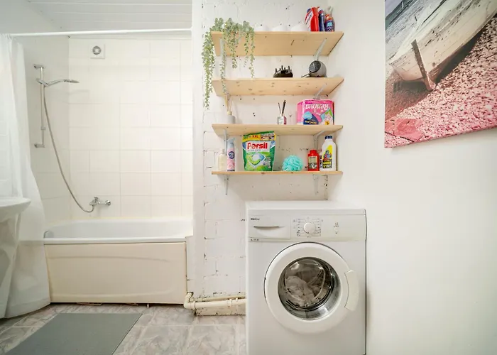 Cosy 2 Bed Flat In Naujamiestis *