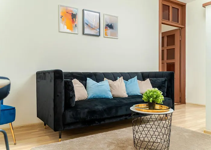 Cosy 2 Bed Flat In Naujamiestis *