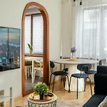 アパート Cosy 2 Bed Flat In Naujamiestis ヴィリニュス