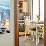 Cosy 2 Bed Flat In Naujamiestis アパート ヴィリニュス