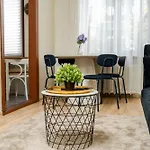 アパート Cosy 2 Bed Flat In Naujamiestis *