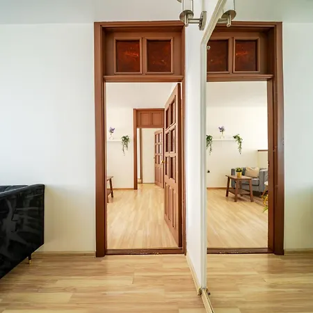 アパート Cosy 2 Bed Flat In Naujamiestis ヴィリニュス